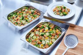 Bunte Reis-Gemüsepfanne mit Hähnchen